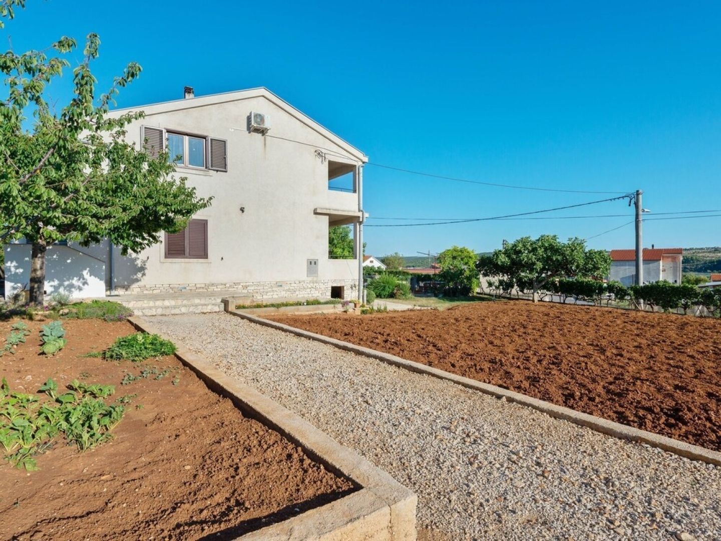 Quaint Apartment in Posedarje With Garden