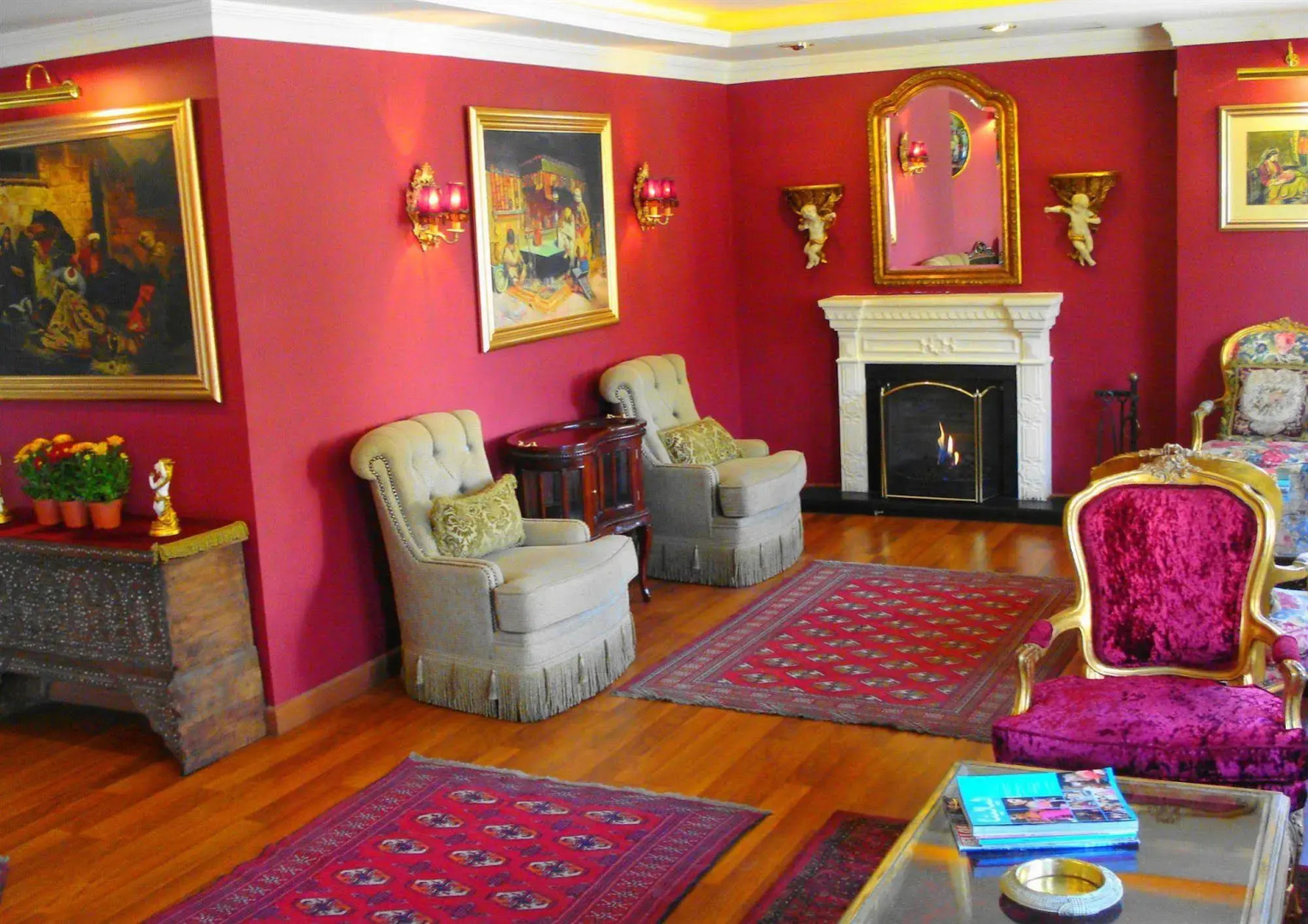 Gondola Hotel and Suites