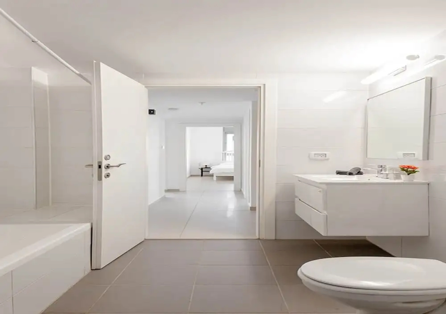O-O Group -Luxury 3BR APT See View Tower