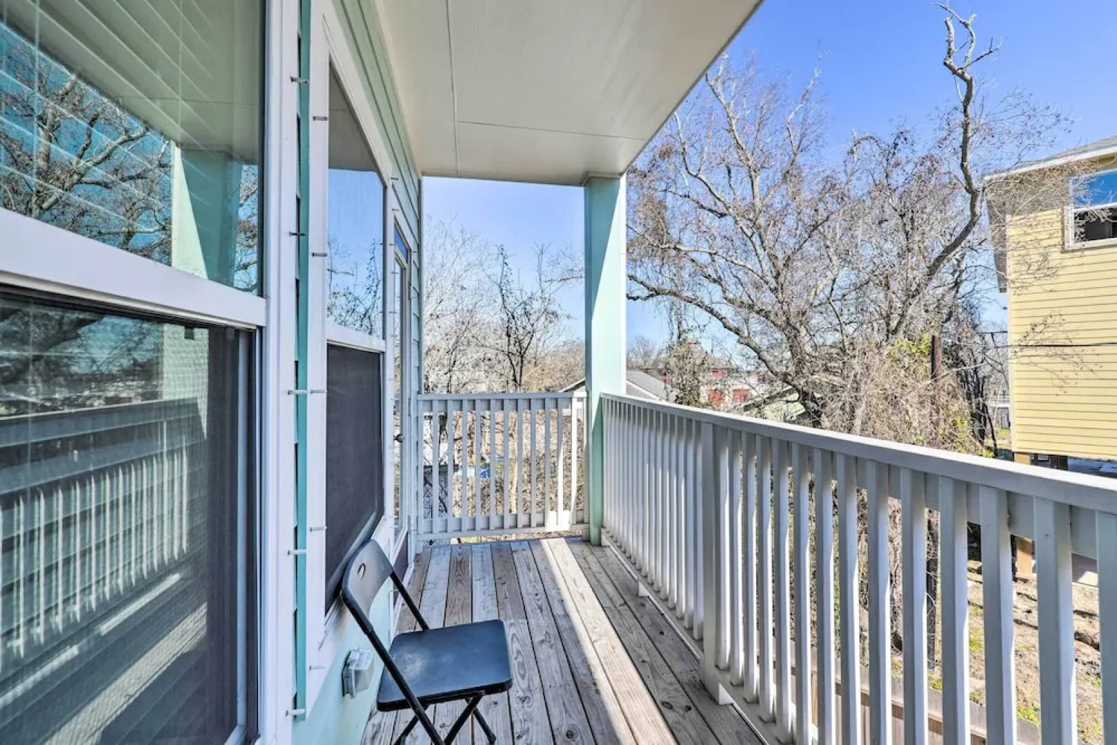 La Porte Getaway w/ Deck: Steps to Beach!