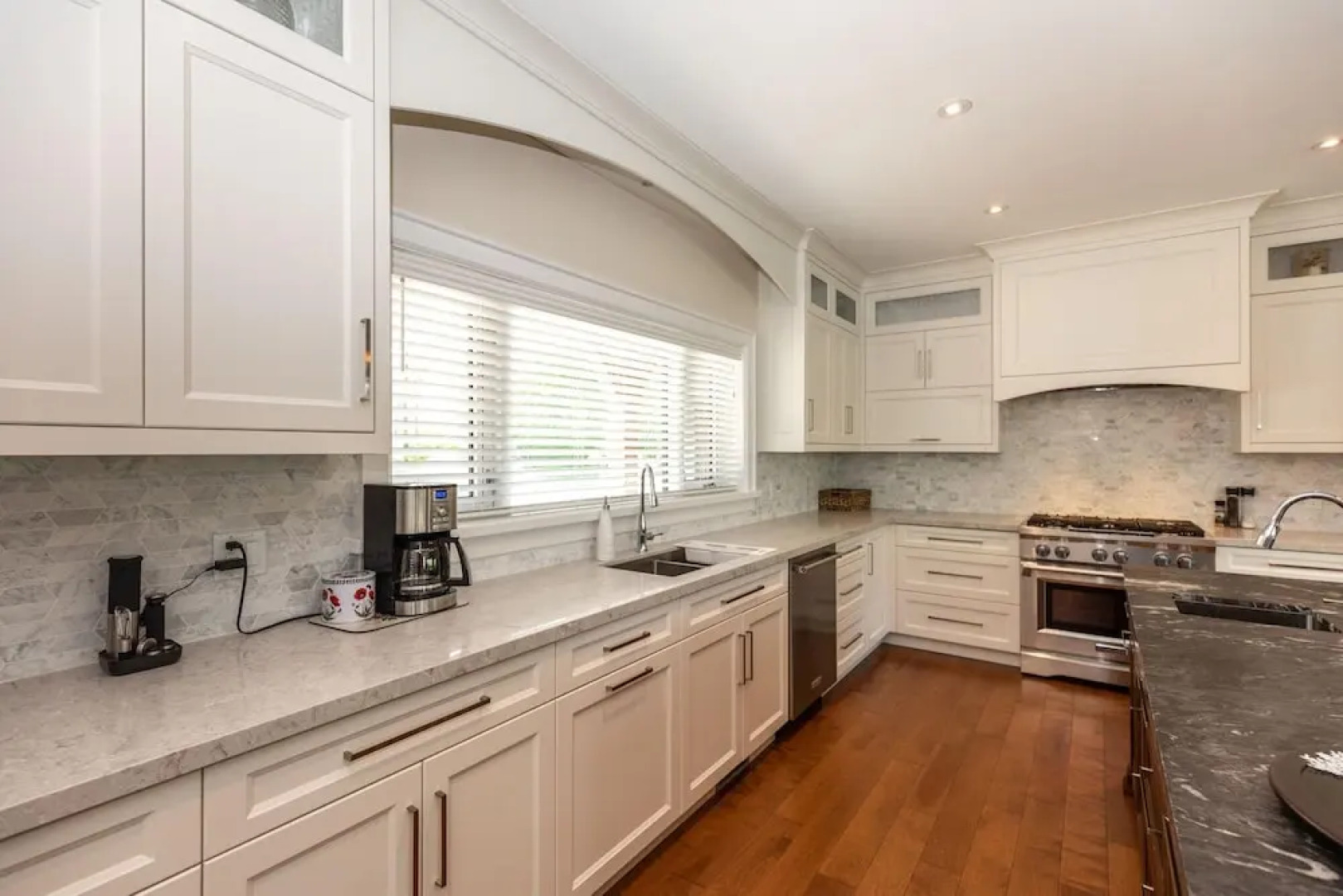 Villa Vista - Fabulous new Home Overlooking the Golf Course in Port Carling