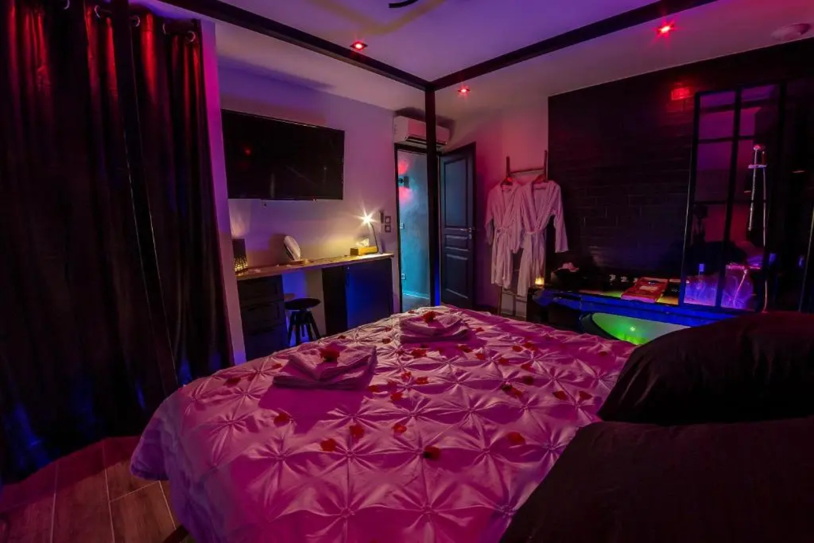 Appart Hotel GLAM88 Suites Avec SPA et Sauna Privatif