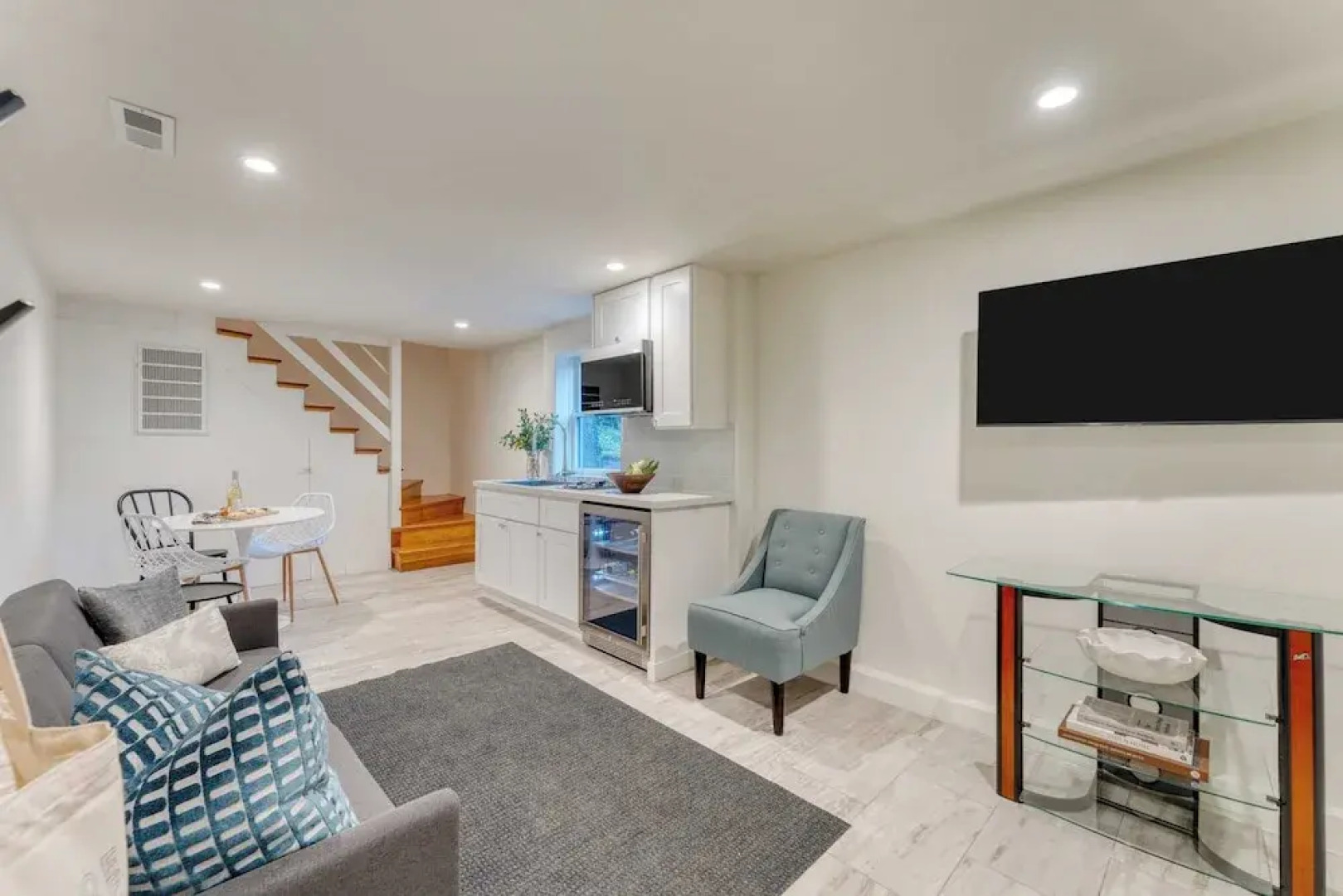 West Shore Lake House by Avantstay Ski Cabin w/ Backyard Sledding Hill!