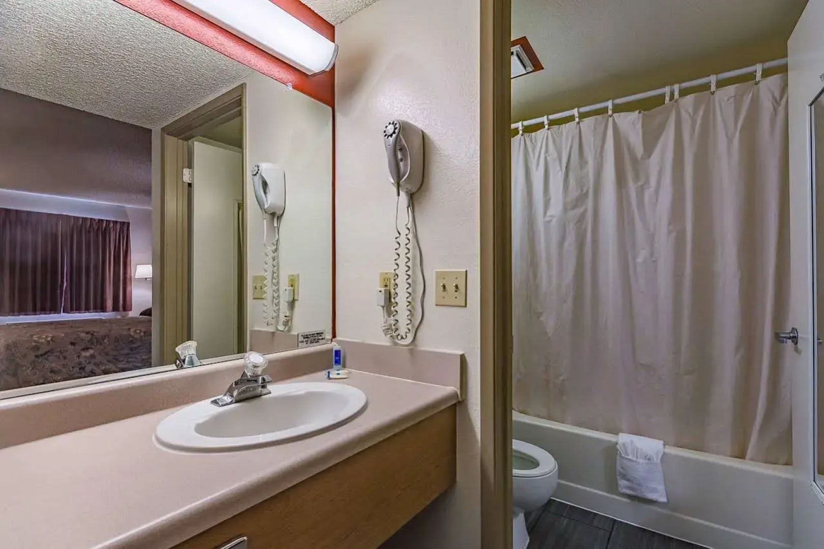 Motel 6 Fresno, CA - Yosemite Hwy