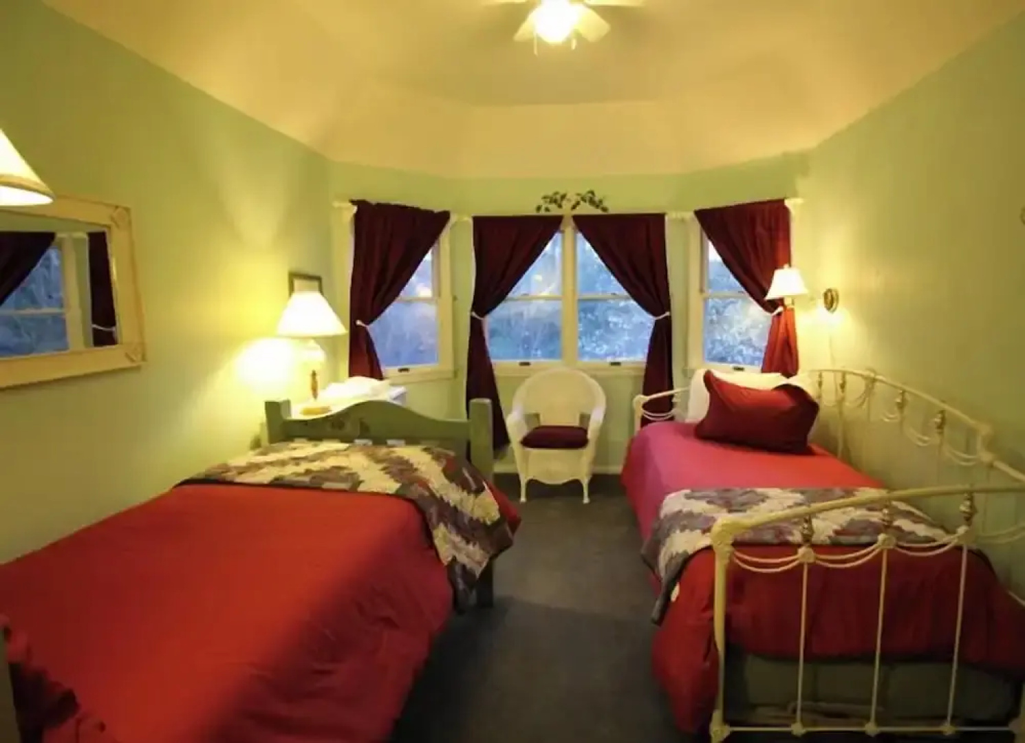 Arrowhead Pine Rose Cabins