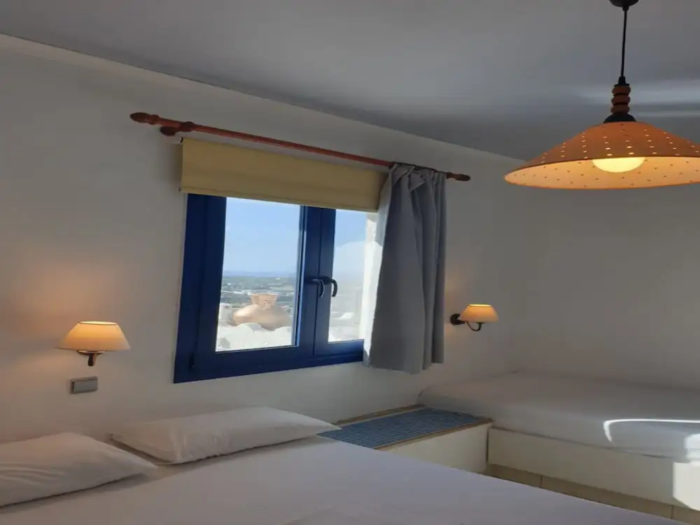 Entire Private Suite Sea Full View With Balcony, Shared Pool and Air Conditionin