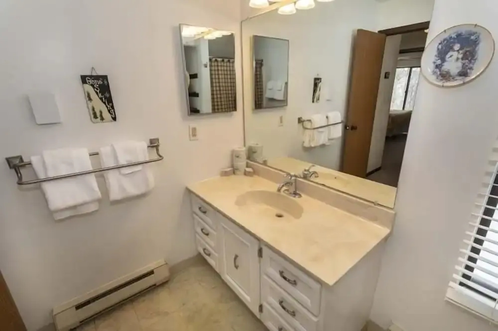 Seven Springs 3 BR Deluxe Condo, Near Golf Course by RedAwning