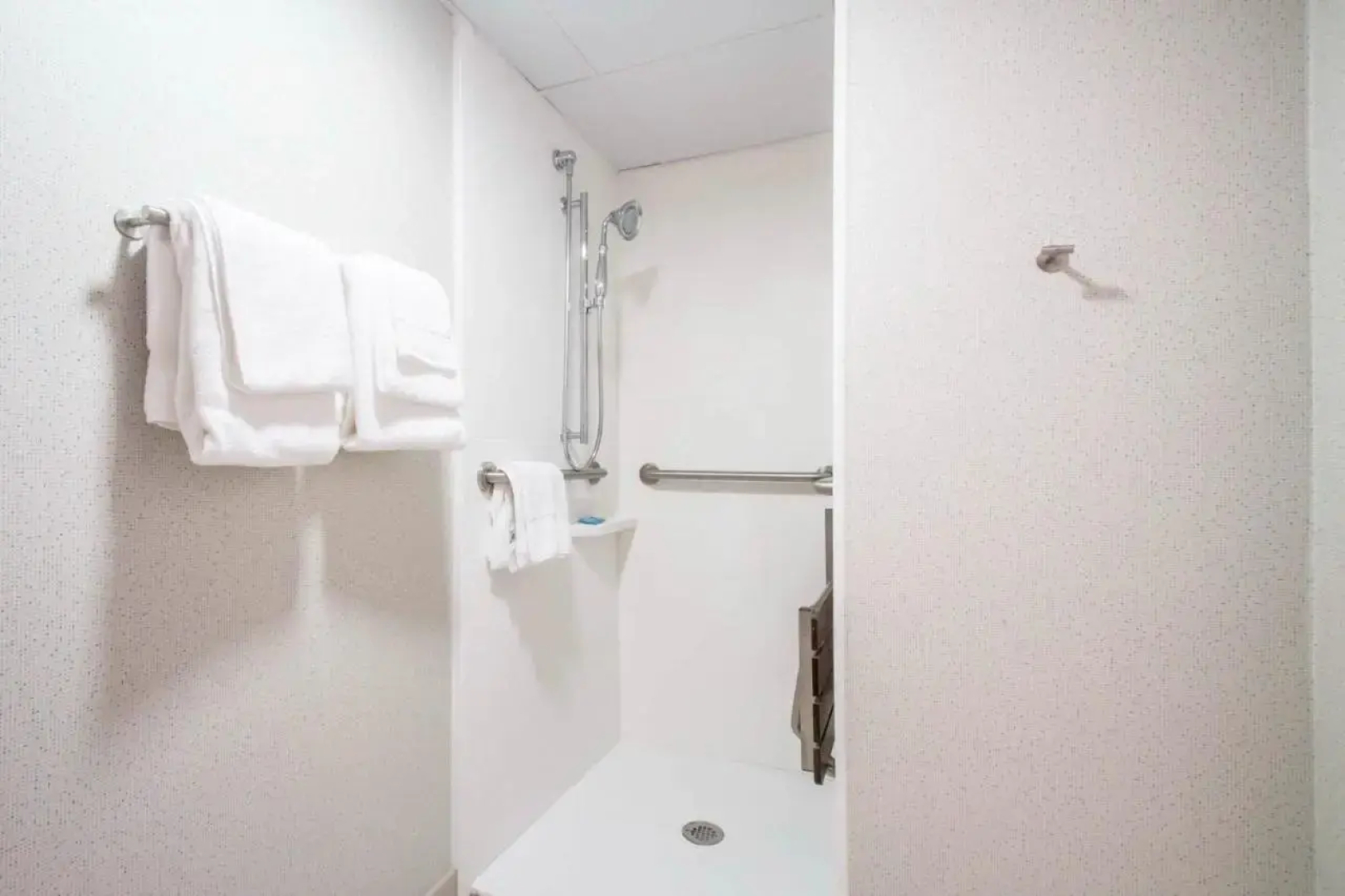 Holiday Inn Express and Suites Albany Airport Wolf Road