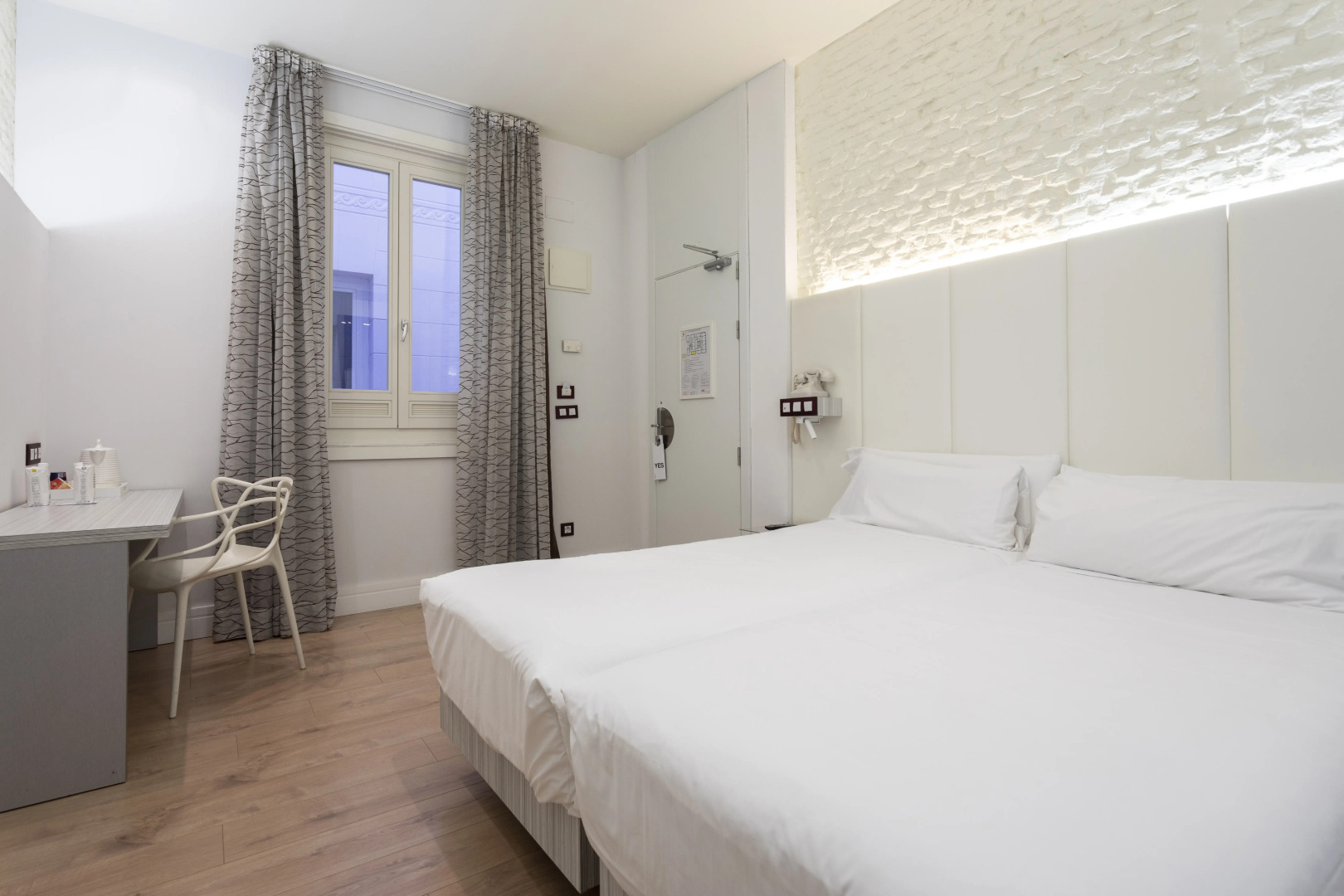 Petit Palace Lealtad Plaza