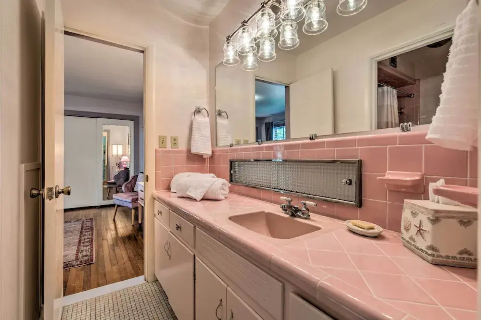 Ocean Springs Home - Walk to Beach & Downtown!