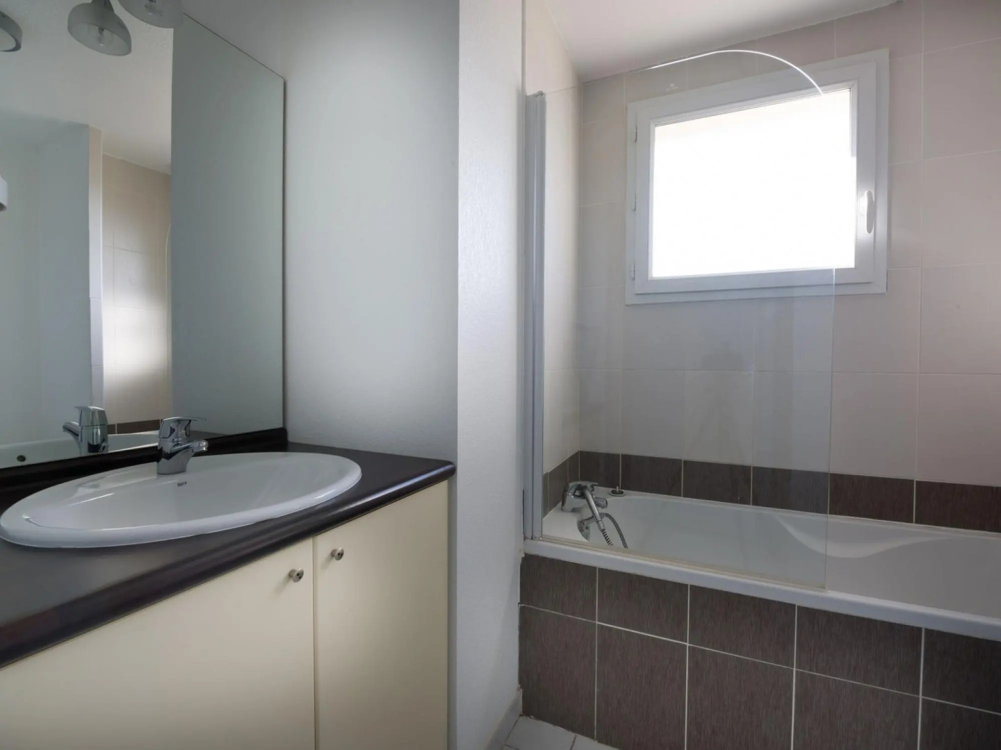 Holiday home in Mediterranean style with air con and bubble bath