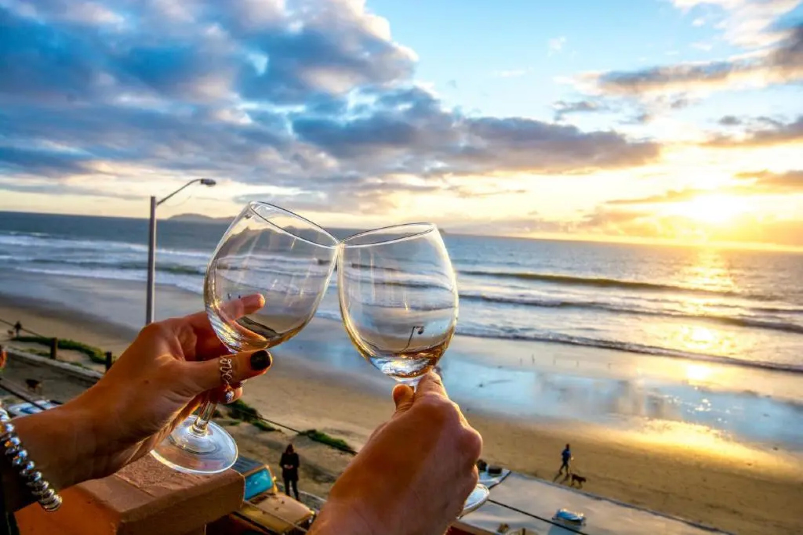 True BEACHFRONT cozy - 1 Bedroom Apt