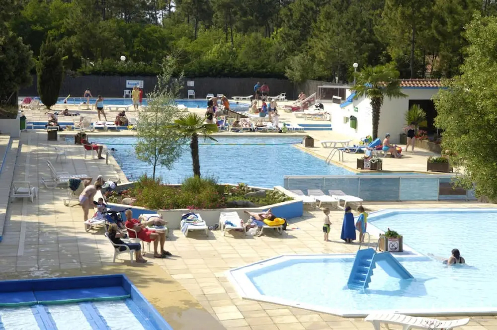 Property With 3 Bedrooms in Saint-jean-de-monts, With Pool Access, Fur