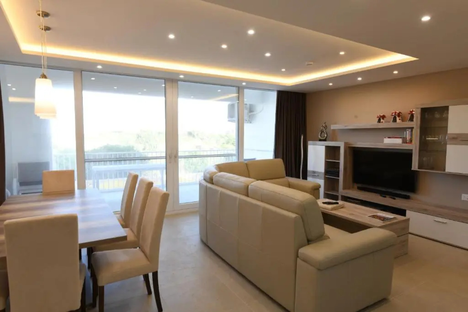 Wileg 4B Luxury Two Bedroom Apartment with Shared Swimming Pool.