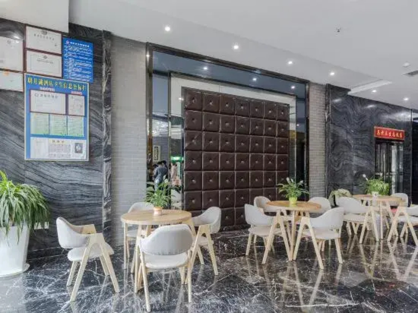 Mingyuehu Hotel (Pingguo People's Hospital Shop)