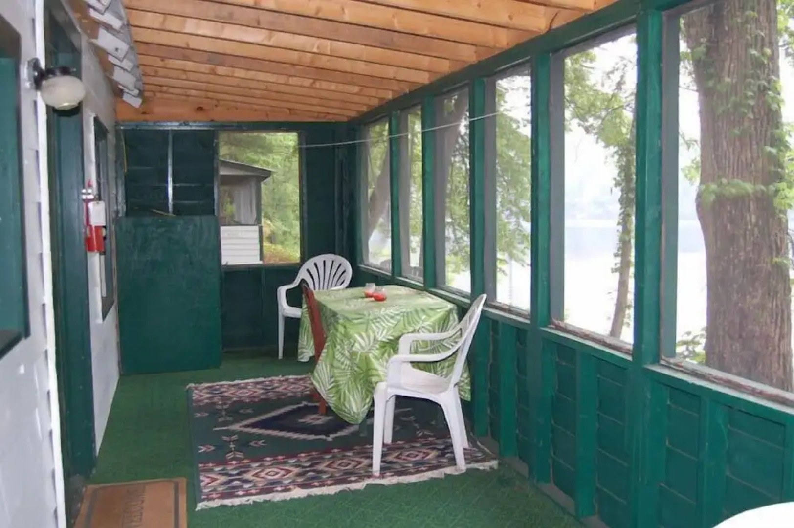 The Elms Waterfront Cottages