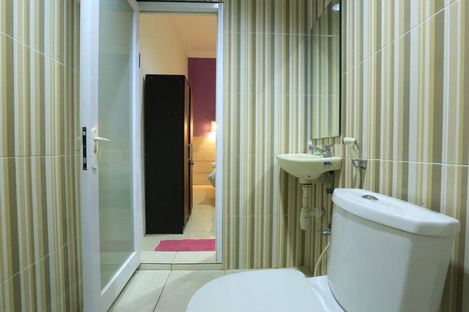 RedDoorz @ Glogor Carik