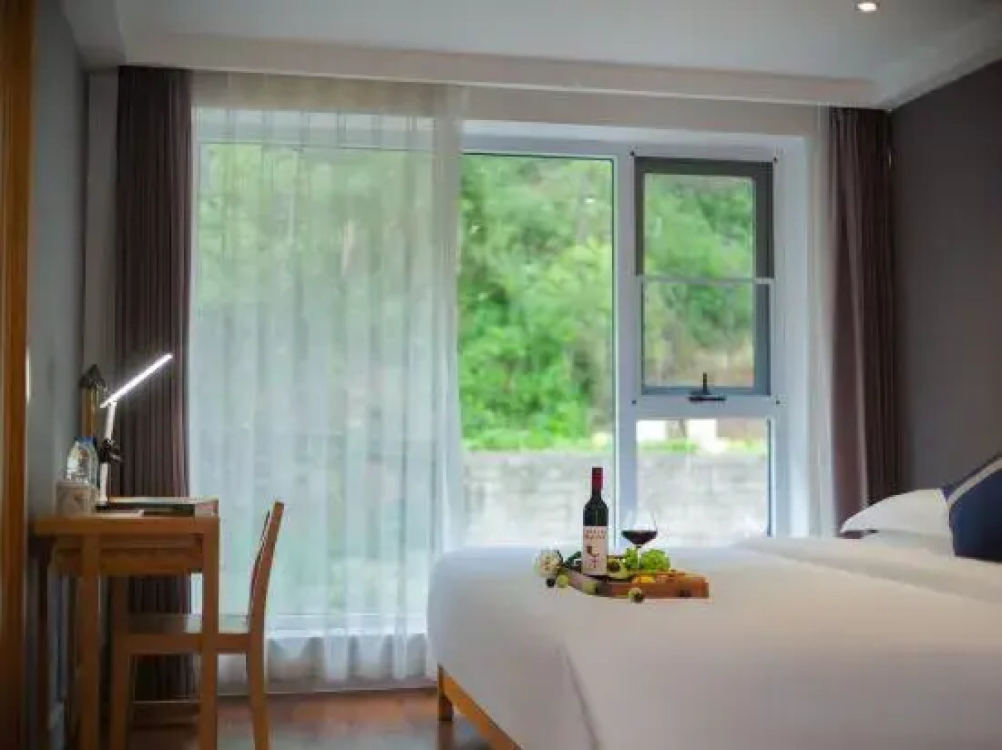 Shanshui Tingyuan Hotel (Zhangjiajie National Forest Park Wulingyuan Sign Store)