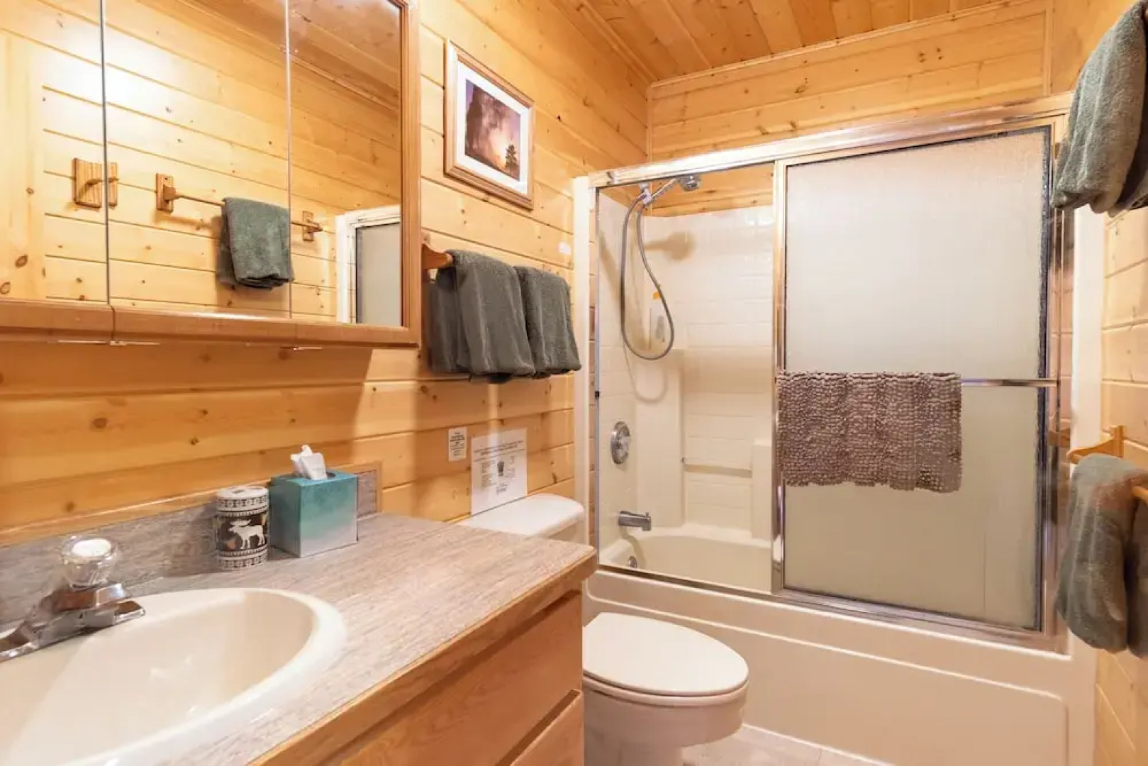 Cozy Henrys Lake Escape - 20 Miles to Yellowstone!