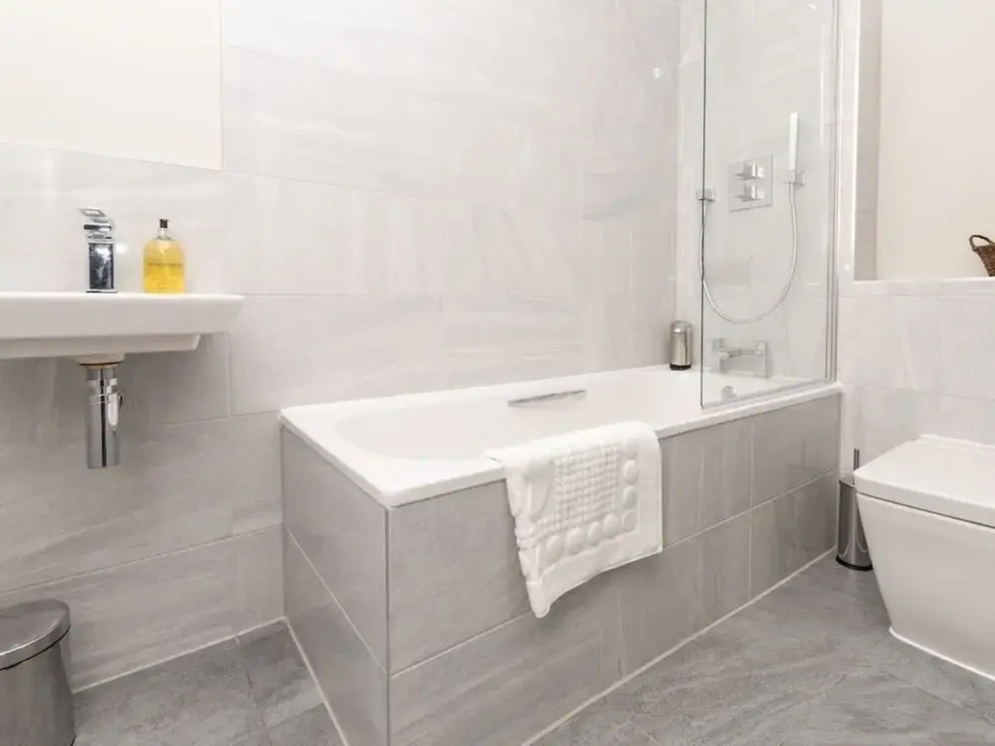 Topaz Serviced Apartments