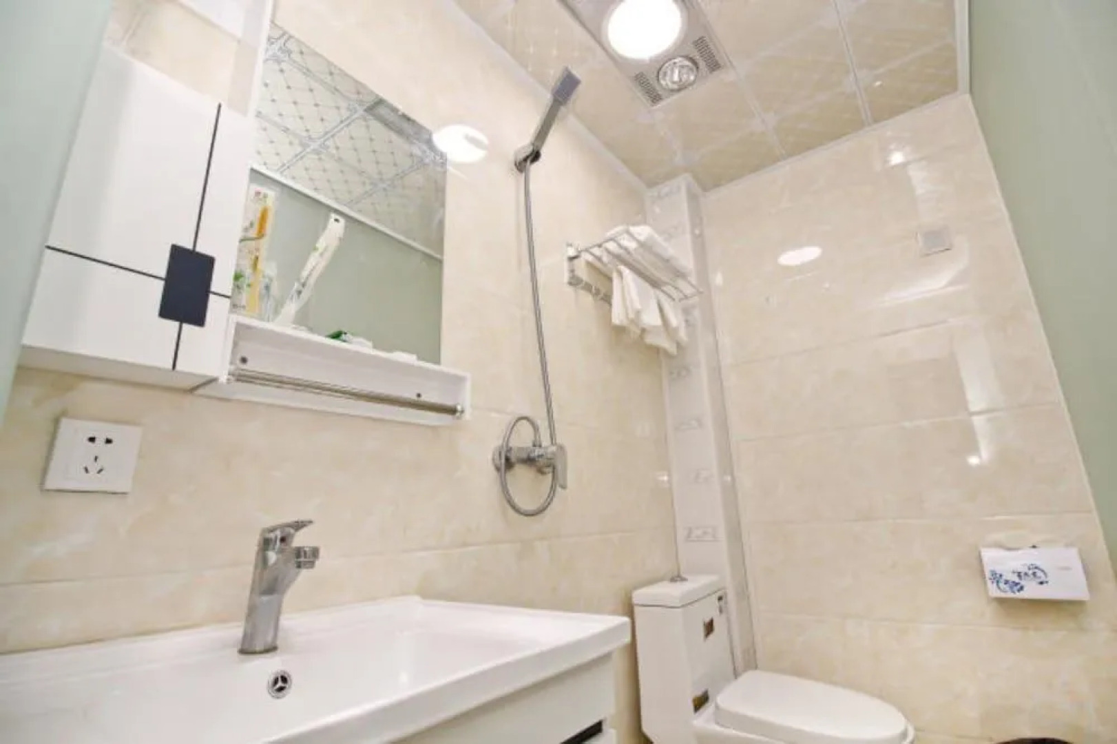 Xianyang Run 8 Business Hotel