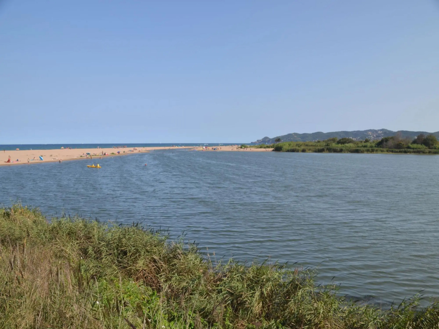 Cozy Holiday Home in L'Estartit with Swimming Pool