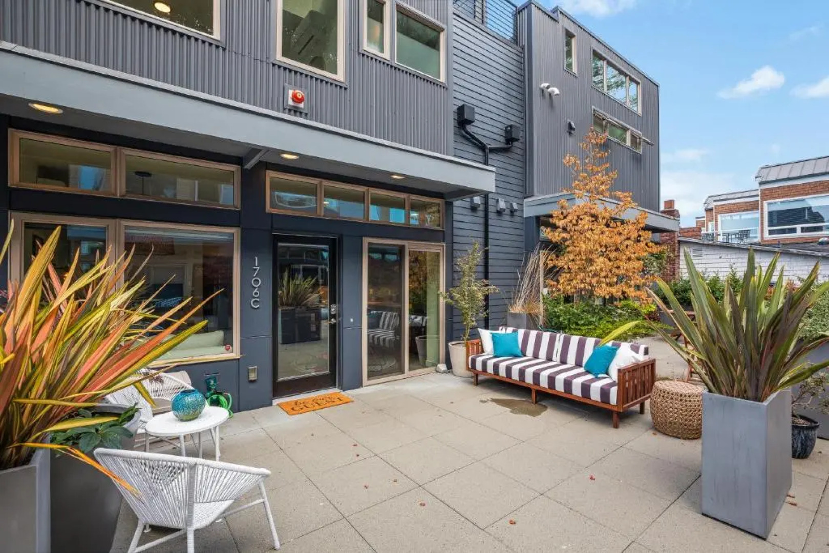 Alki Beach Escape Romantic Waterfront Getaway for 2