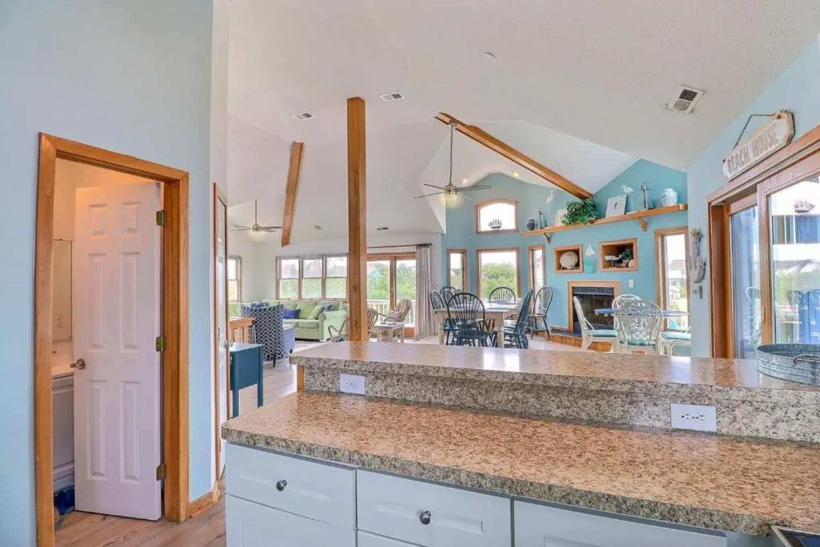 1359 Happy Ours 3 Min Walk to Beach