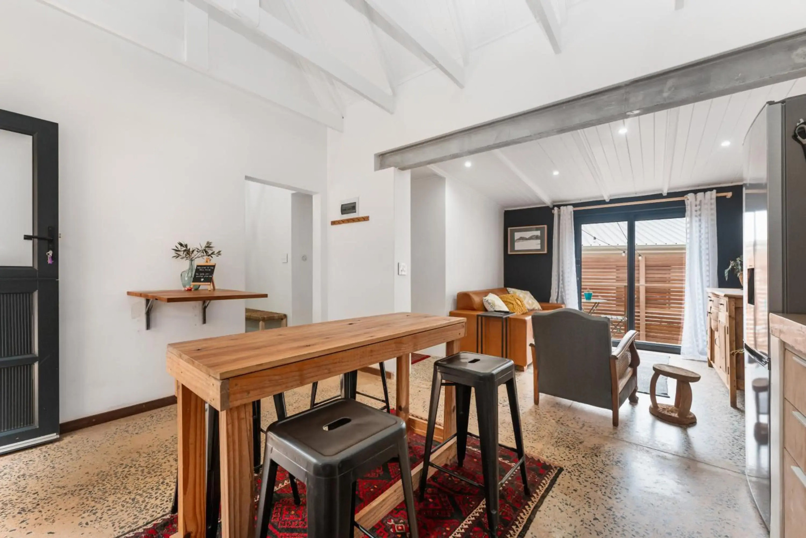 Dolphin Coast Doll House - quaint cottage close to the beach!