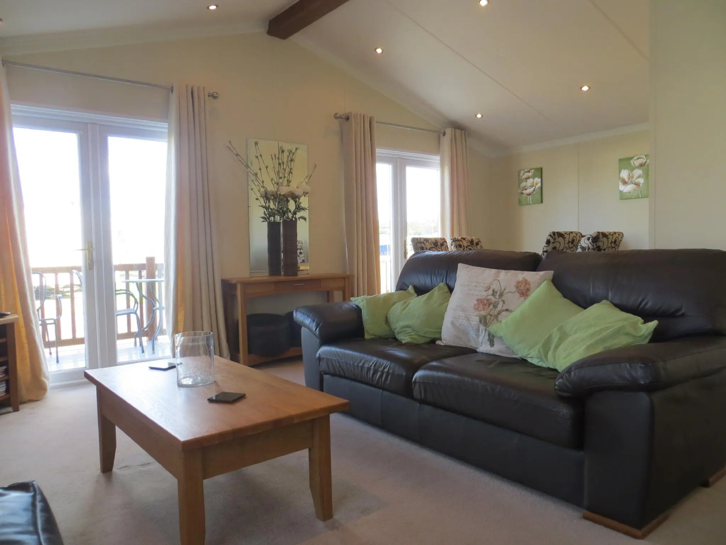 Jolie, Lodge on Manor Park