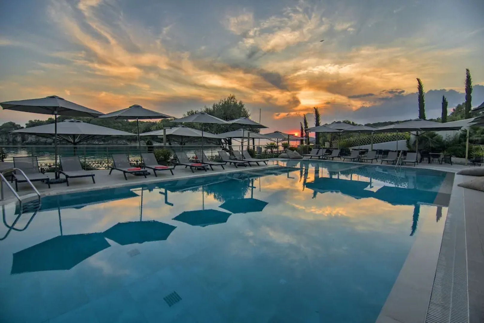 Prima Vista Beachfront Boutique Hotel