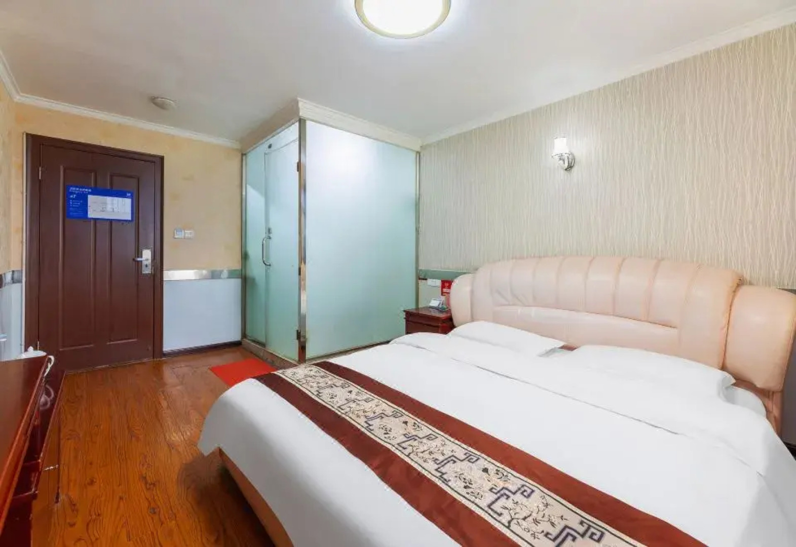 XinYuHaoHotel（formerlyOrientalPearlHotel）