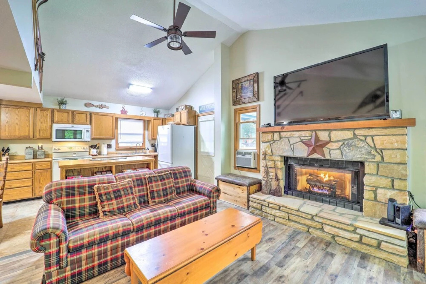Peaceful Newland Family Cottage w/ 2 Decks!