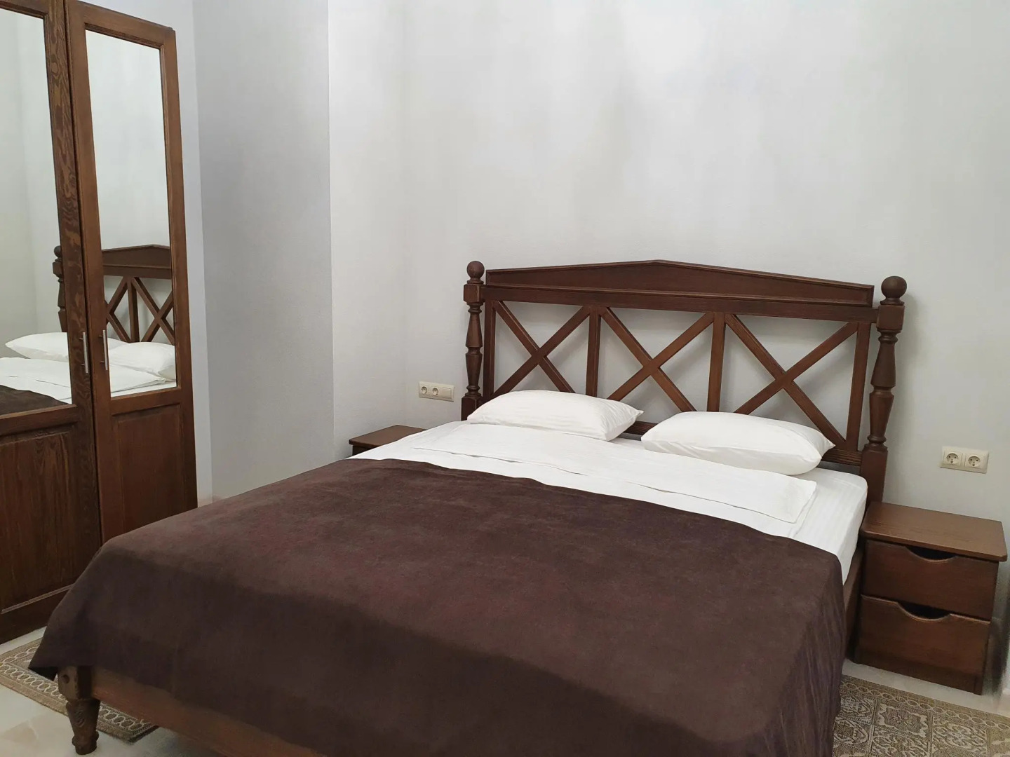 Anna and King  (on Zheleznodorozhnoy)