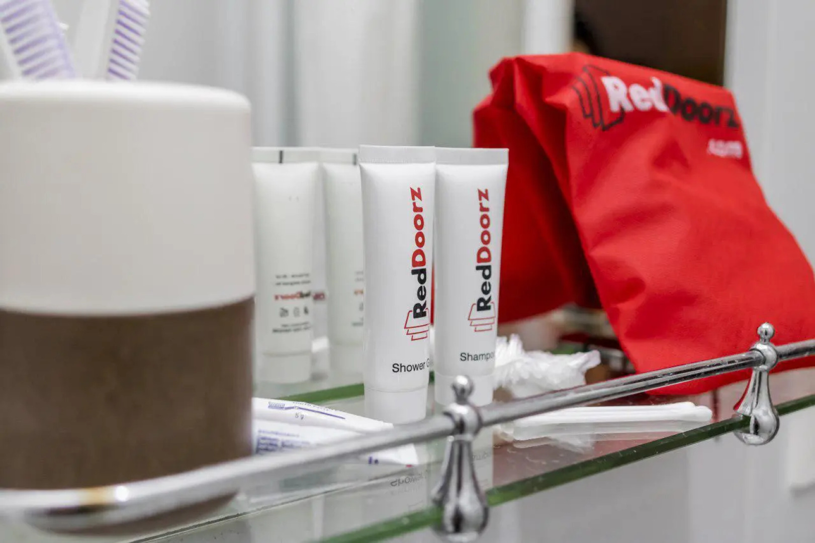 RedDoorz Plus @ EcoHome Citra Raya Tangerang