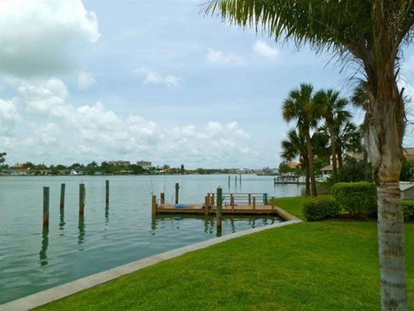 Palms of Treasure Island