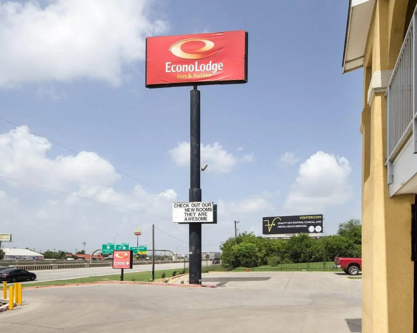 Econo Lodge Inn & Suites San Antonio near Frost Bank Center