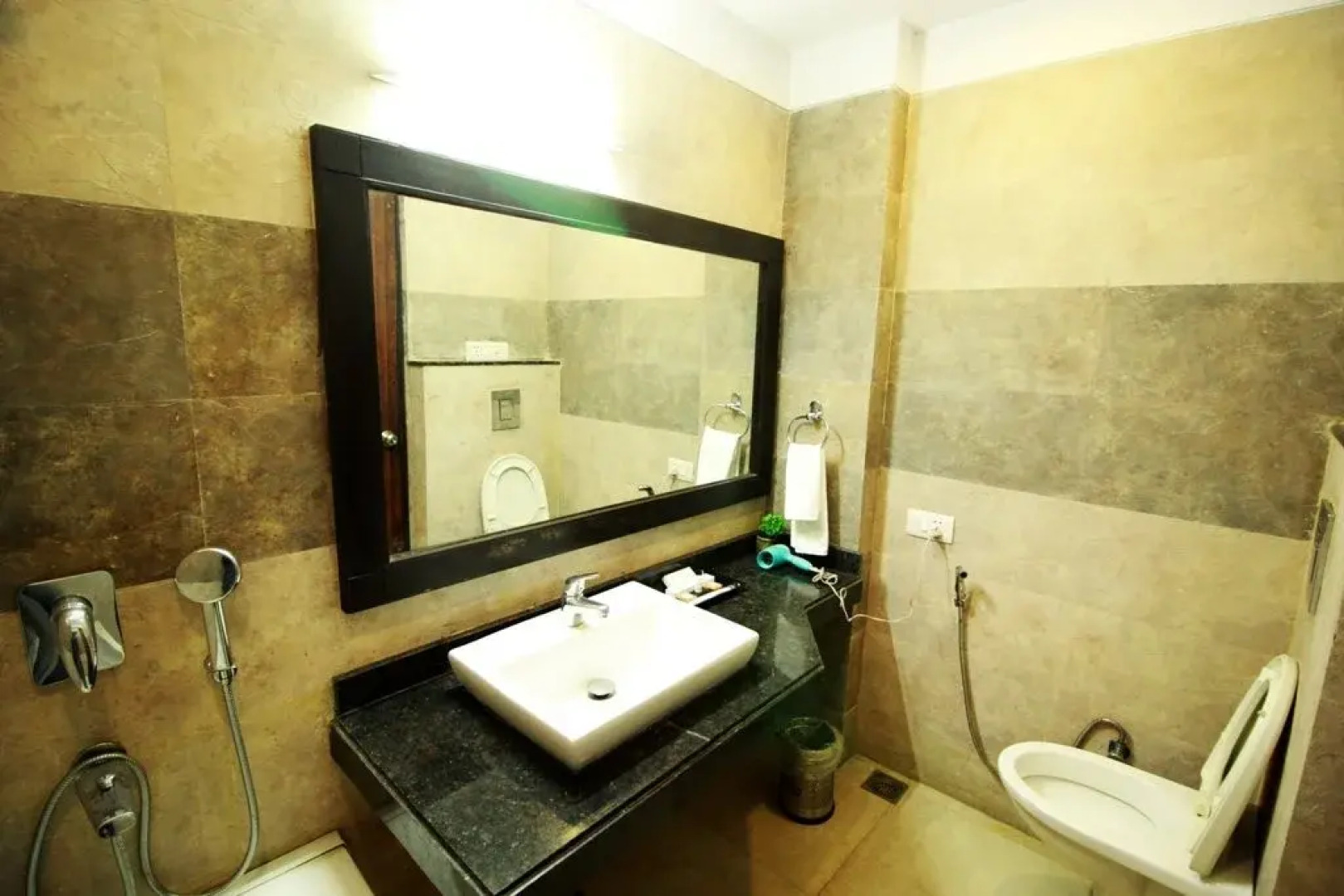 Hotel Inderlok Ananta