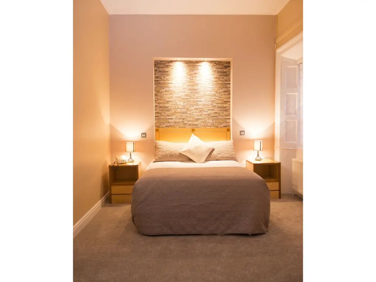 Kilmorey Arms Hotel