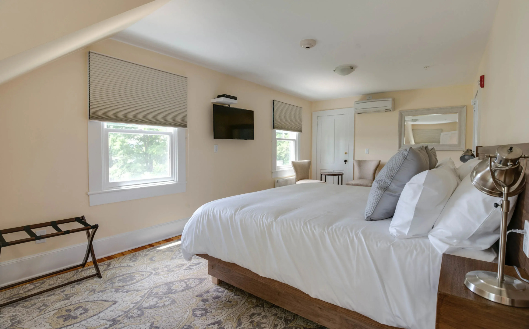 Lakehouse Inn