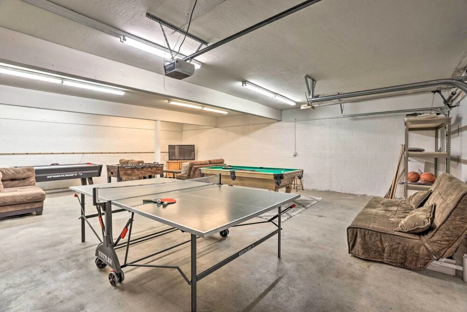 Boho-chic Home w/ Game Room Near Lake Gregory!