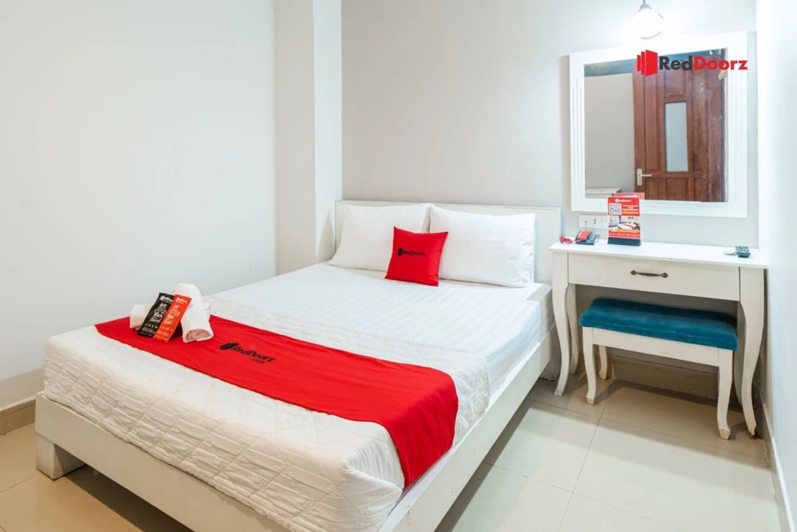 RedDoorz Near Tan Dinh Market 3