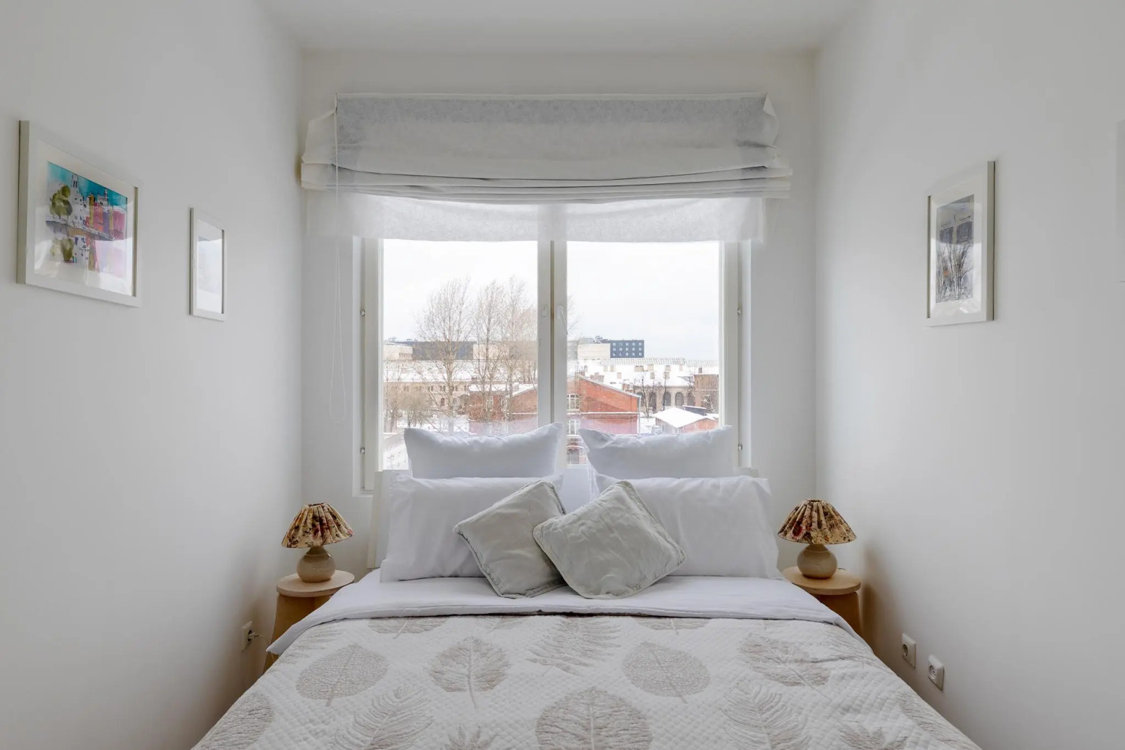 БелосНежность на набережной Обводного канала 108