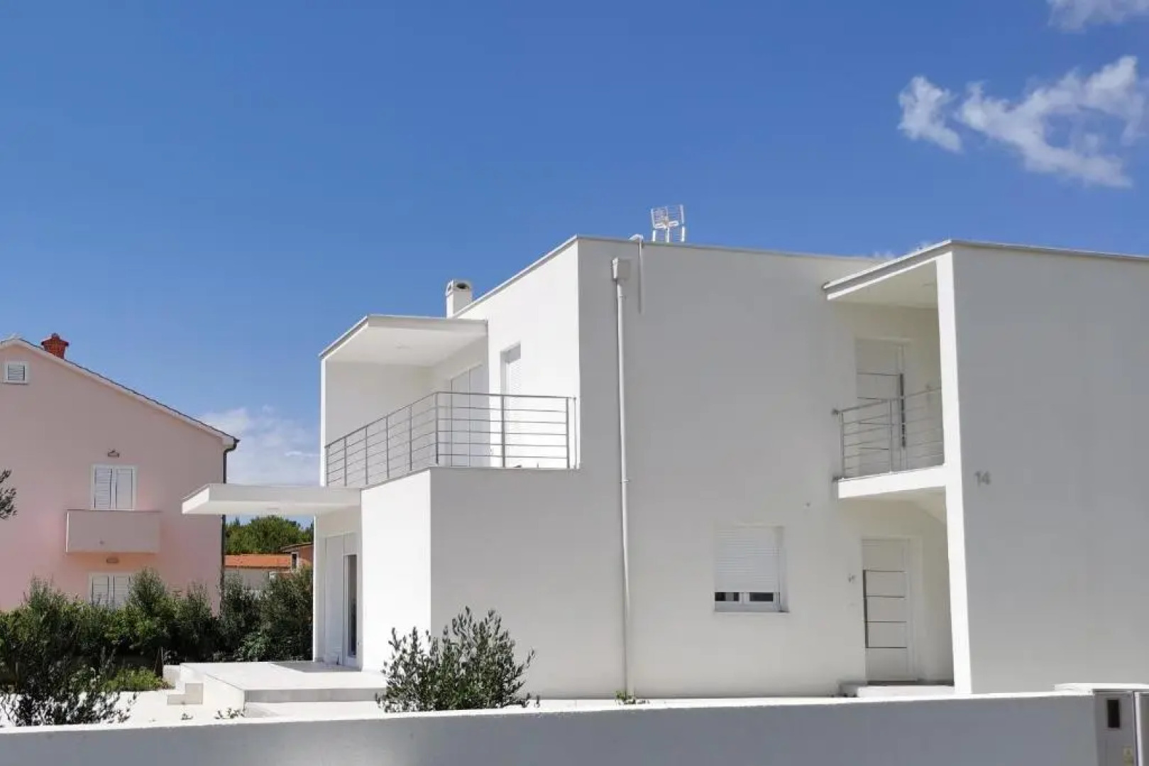 Apartments with a parking space Vrsi - Mulo, Zadar - 19047