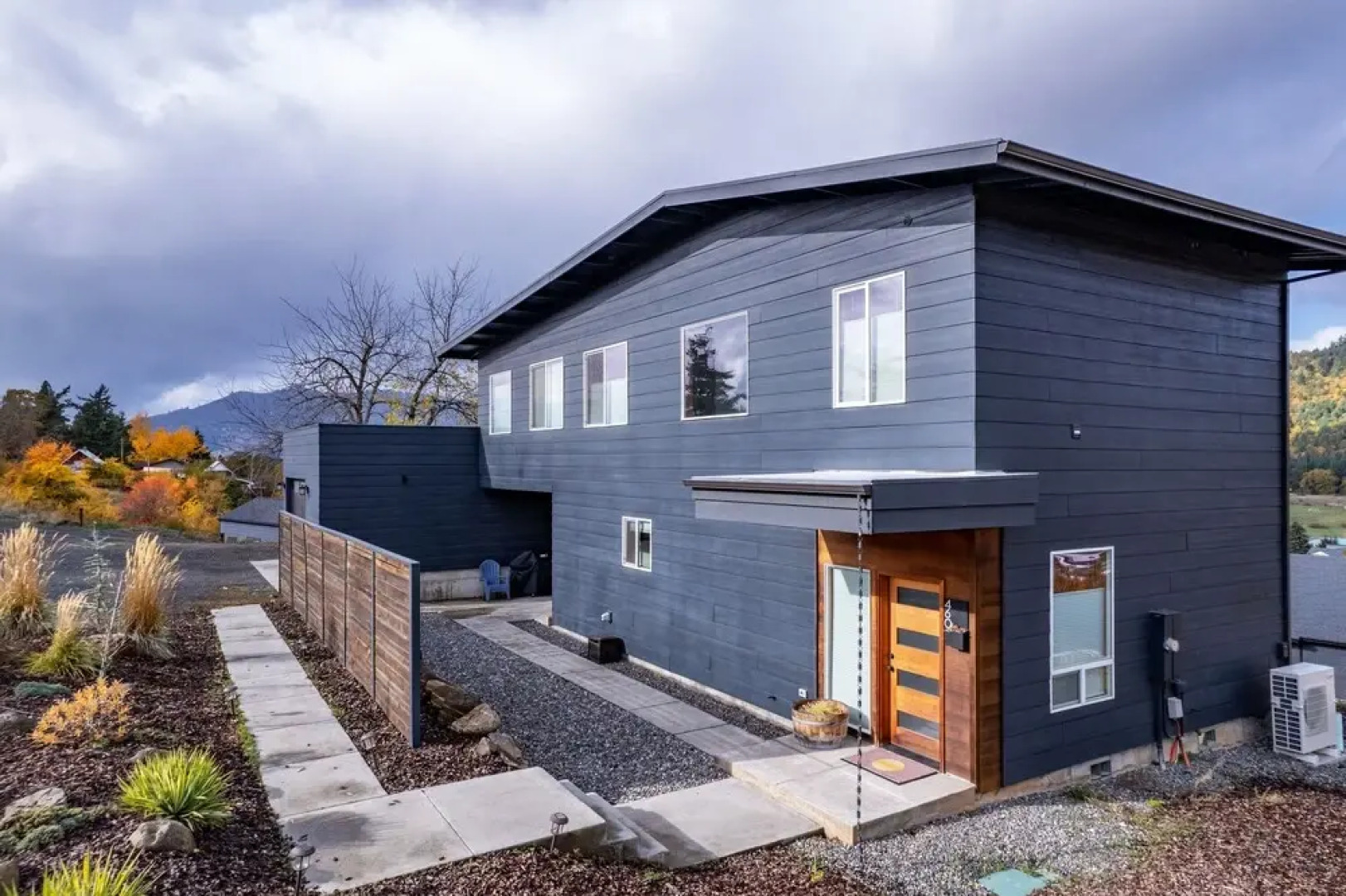 Spring Haus 2 Bedroom Home by RedAwning