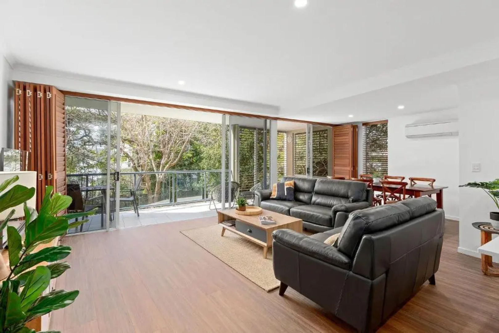 4 Trieste Central Apartment with a Backdrop of Lush Greenery