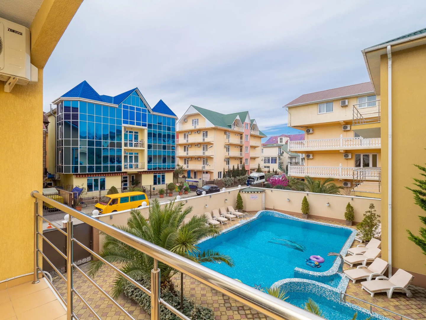 Апартаменты на улице Южных Культур 7