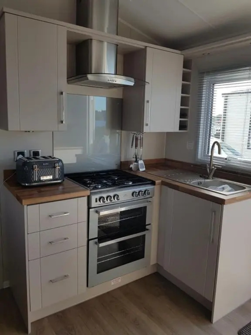 Dees hot tub breaks at Tattershall Lakes Jet Ski 4