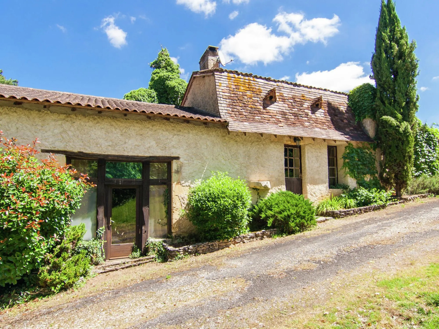 Comfy Holiday Home in Bourgnac With Swimming Pool