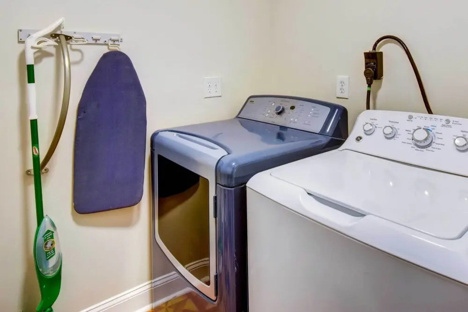 Cleveland Cabin w/ Private Hot Tub ~ 7 Mi to Helen